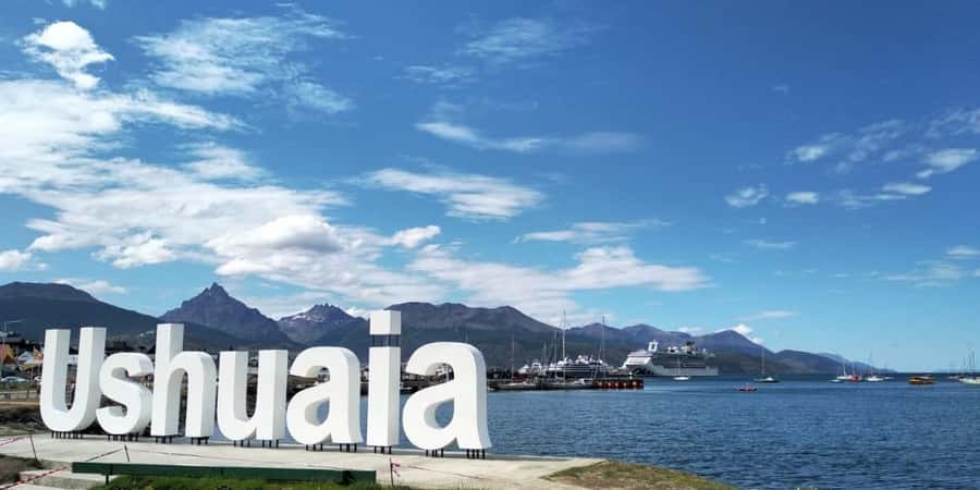 City tour and Wine tasting - One hour to meet Ushuaia at its best angles
