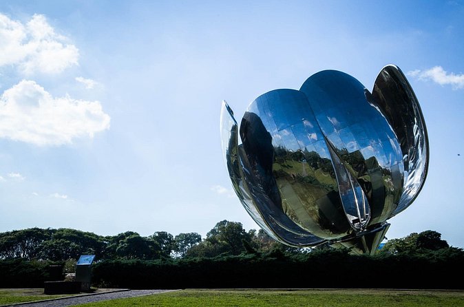 City Tour of the City of Buenos Aires in Small Groups - Recoleta and Plaza Francia: an important qualification