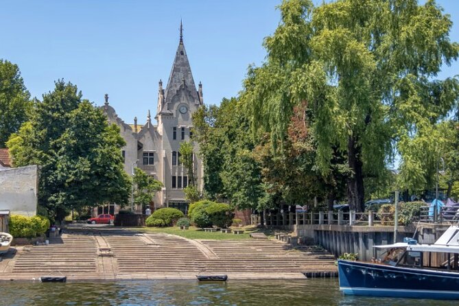 Classic Tiger Delta Sailing with City Tour in Tiger - One Hour Among the Paraná Delta Canals