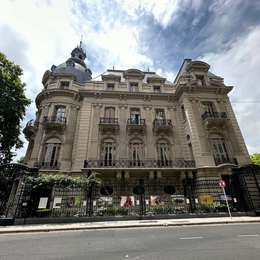 Discover Recoleta, Buenos Aires' Little Paris - Floralis Genérica and a quick look at the arts