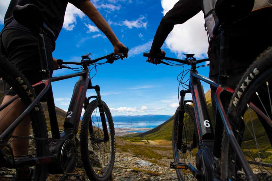 E-BIKE Beagle Viewpoint - Starting in Ushuaia with a proper safety check