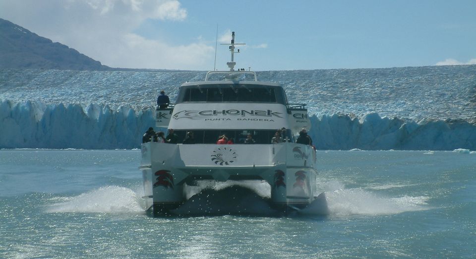 El Calafate: All Glaciers Boat Trip - Walking the 300 meters to Spegazzini Refuge