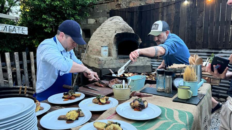 El Calafate: Argentine Cuisine Experience - Why this dinner feels different from a restaurant meal