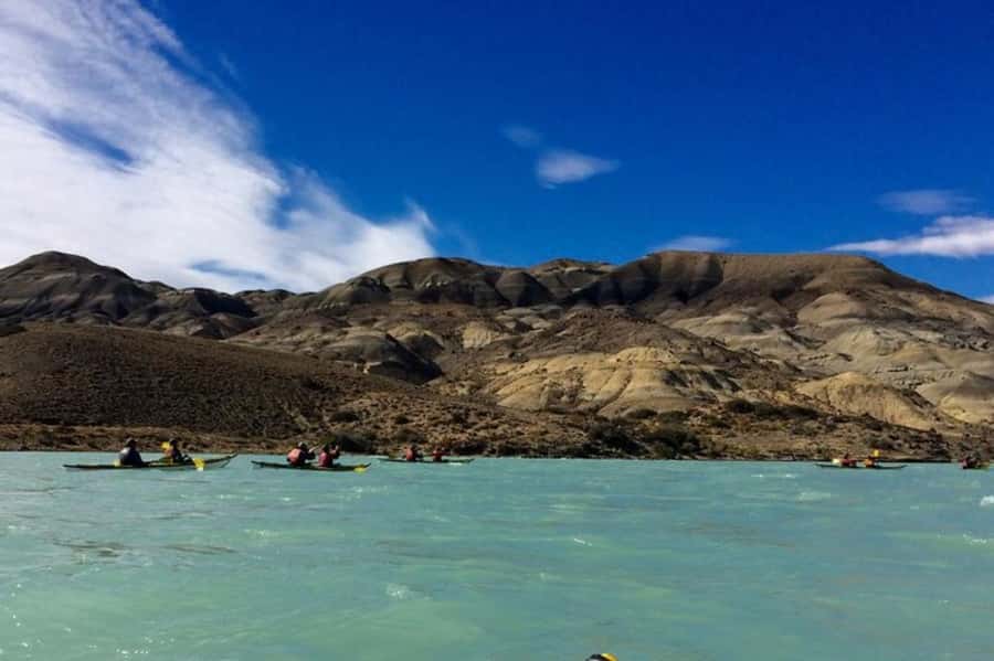 El Calafate: Kayak and Hike La Leona River Tour - What the guide adds to the day