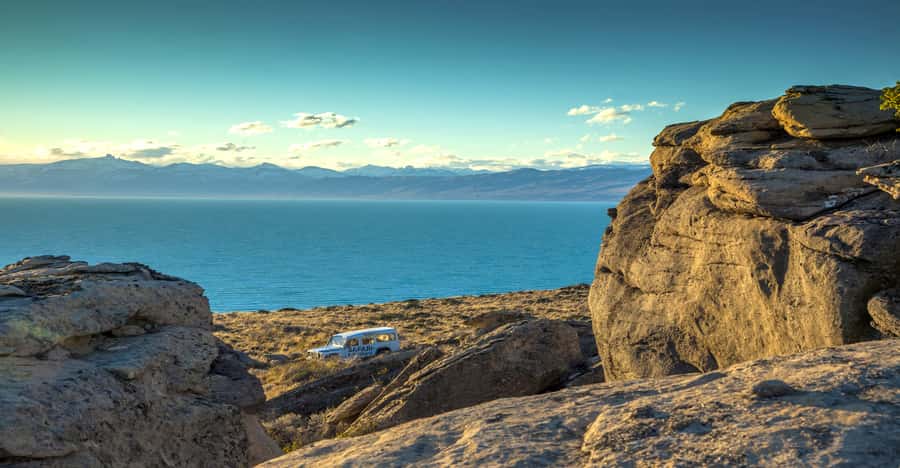 El Calafate: Native Cultures 4x4 Half-Day Excursion - Lake Argentino: geology, ice, and open views