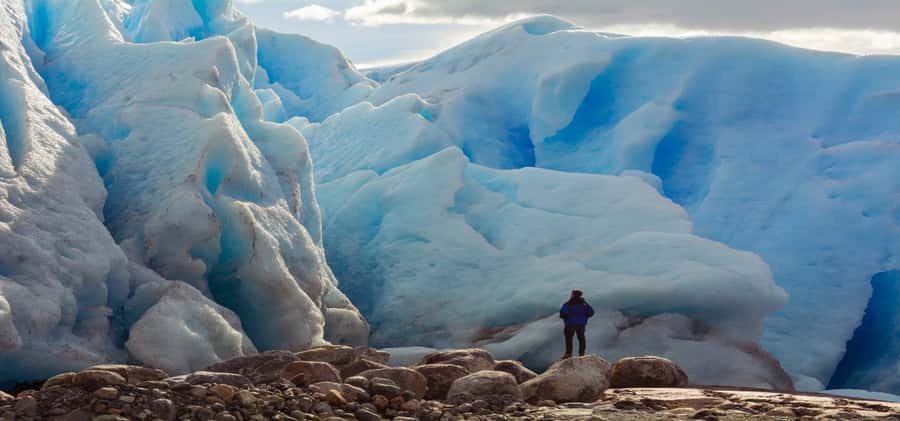 El Calafate: Safari Azul Los Glaciares Trekking Tour - Crossing Lago Rico toward the ice wall