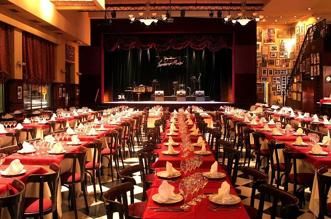 Esquina Homero Manzi Tango Show with Optional Transfer and Dinner - Who should book this tango show?
