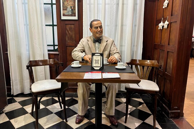 Evita Perón Private Tour: the woman behind "Don´t cry for me Argentina" and more - Plaza de Mayo and the balcony that shaped her image