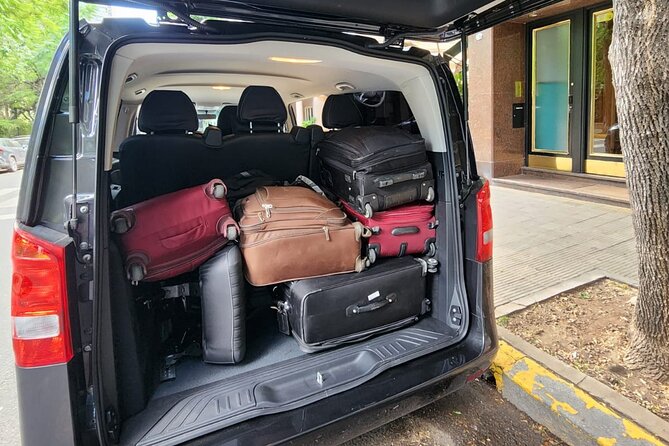 Executive Van Transfer: Ezeiza Airport (EZE) – Buenos Aires - Comfort for families, tall passengers, and pets