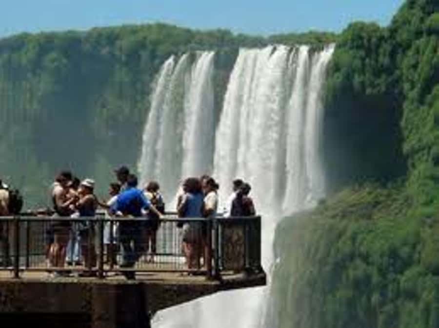 Explore Iguazu Falls in Brazil: An Unforgettable Experience - Restaurants, bathrooms, and a useful finish