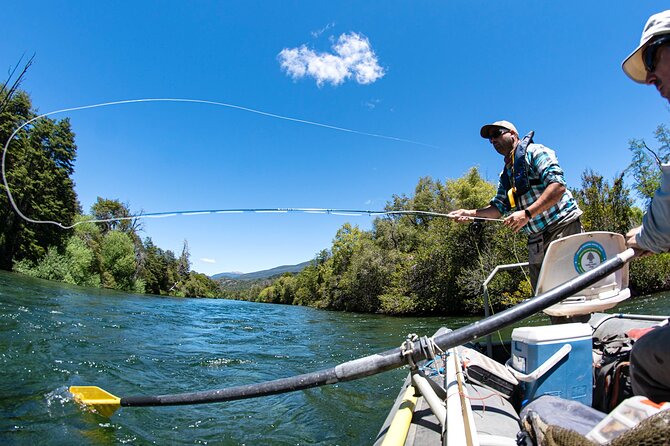 Fly Fishing Trips & Guide Service in Bariloche - Fishing by boat on the Limay