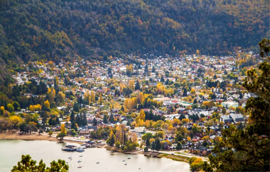 From Bariloche: San Martin de los Andes and 7 Lakes Circuit - Nahuel Huapi sets the scale
