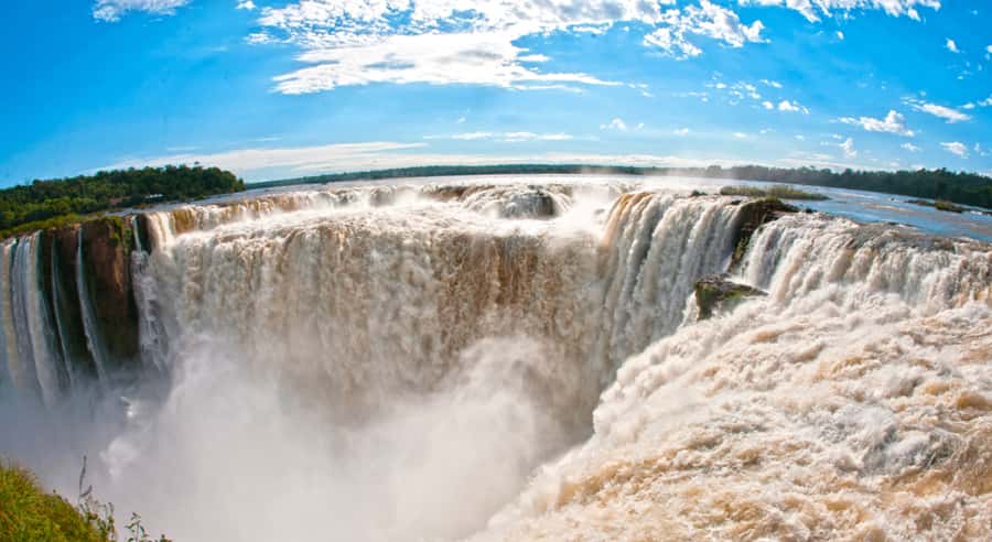 From Foz do Iguaçu: Argentinian Iguazu Falls with Ticket - Starting in Foz do Iguaçu and crossing the border