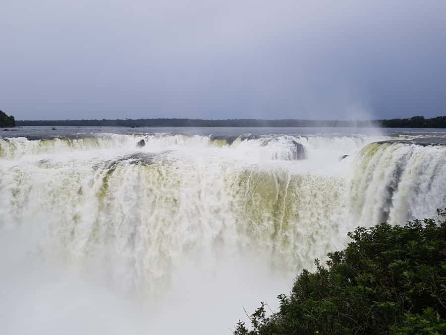 From Foz do Iguaçu: Iguazú Falls Boat Ride Argentina - Key details that shape the day
