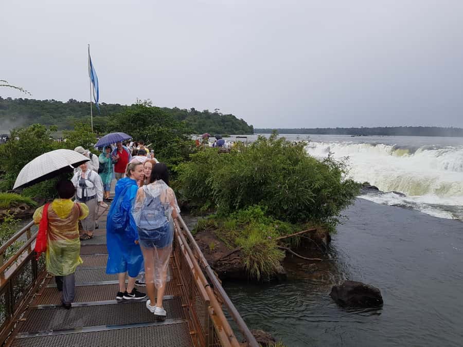 From Foz do Iguaçu: Iguazú Falls Boat Ride Argentina - Who should book this experience?