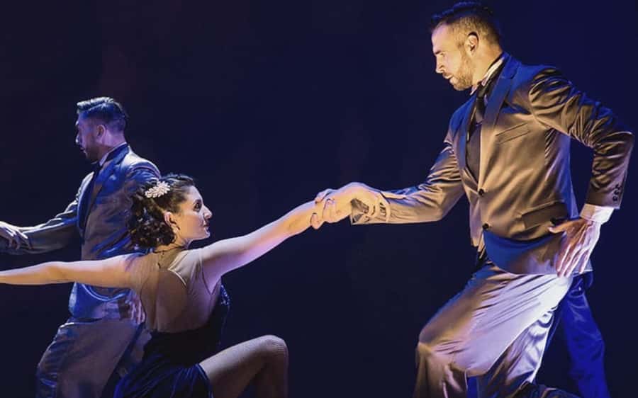 From Foz do Iguaçu: Madero Tango with dinner - City Center Casino: a short stop with free play