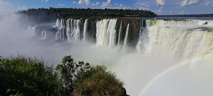 From Foz do Iguaçu: Tour to Argentinian Falls - Lower Circuit: closer views and more physical effort