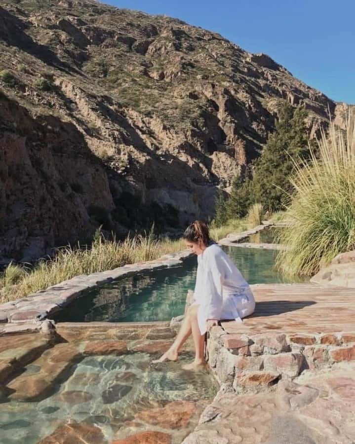 From Mendoza: Premium Spa Day at the Cacheuta Hot Springs - Crowds, upkeep, and the real atmosphere