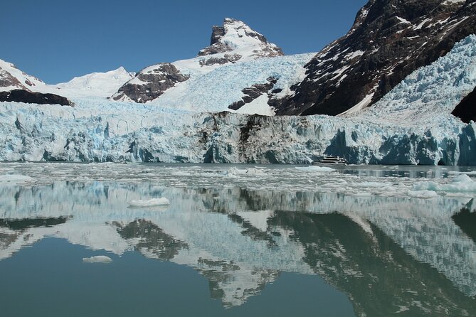 Full Day Navigation through the Glaciers - The early transfer from El Calafate to Puerto Bandera