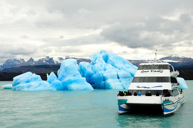 Full day tour: Sail among the Glaciers of Patagonia - Sailing toward Upsala Glacier