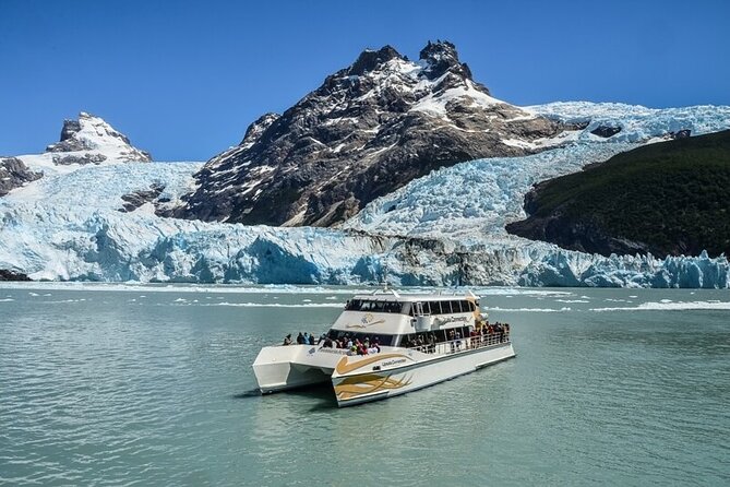 Full day tour: Sail among the Glaciers of Patagonia - What the catamaran is like