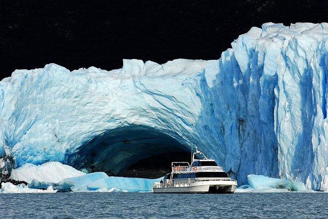 Full Day Tour to Perito Moreno Glacier including Navigation - Guides who make the long day easier