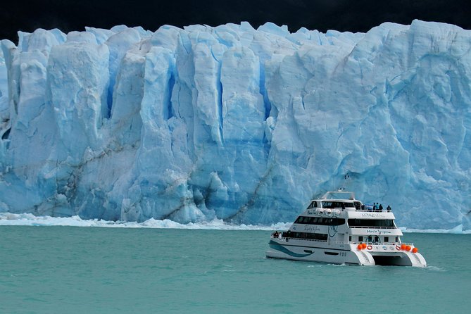 "Glaciares Gourmet" - Maria Turquesa Cruiser Navigation (classic) - Escuadra Bay and the Condor Nesting Wall