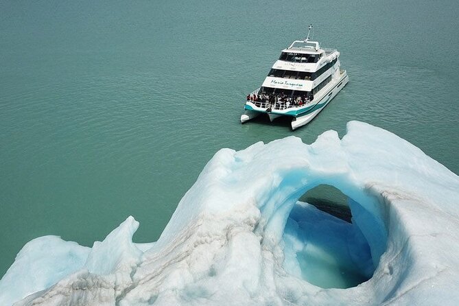 Glaciares Gourmet Premium Lounge boat Tour + El Calafate pick up - Puesto de las Vacas and a quiet hour ashore