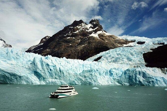 Glaciares Gourmet Premium Lounge boat Tour + El Calafate pick up - The Perito Moreno walkways option
