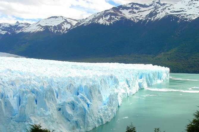 Glacier navigation Mayo Spirit Trek 3 landings and walk through the Forest - An early start from El Calafate