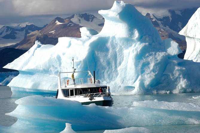 Glacier navigation Mayo Spirit Trek 3 landings and walk through the Forest - Bahía Toro and the walk to El Abuelo