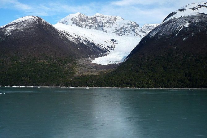 Glaciers Gourmet Perito Moreno Navigation Full Service & Transfer - Lunch: boxed comfort or a real Premium menu