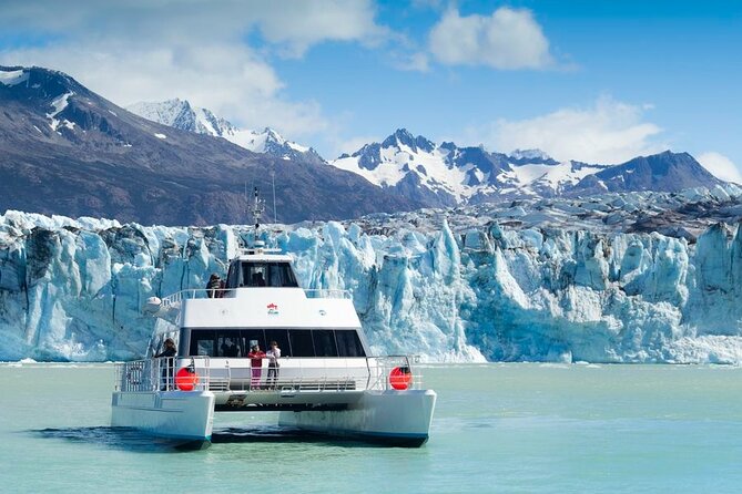 Glaciers Navigation: The highest glacier in the world Spegazzini - Crossing Lake Argentino through Boca del Diablo