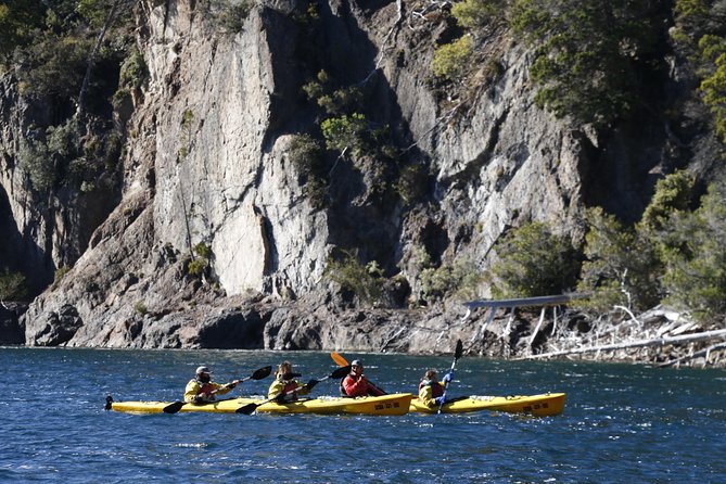 Half a day of kayaking on Lake Moreno in private service - Getting ready at Arroyo Angostura