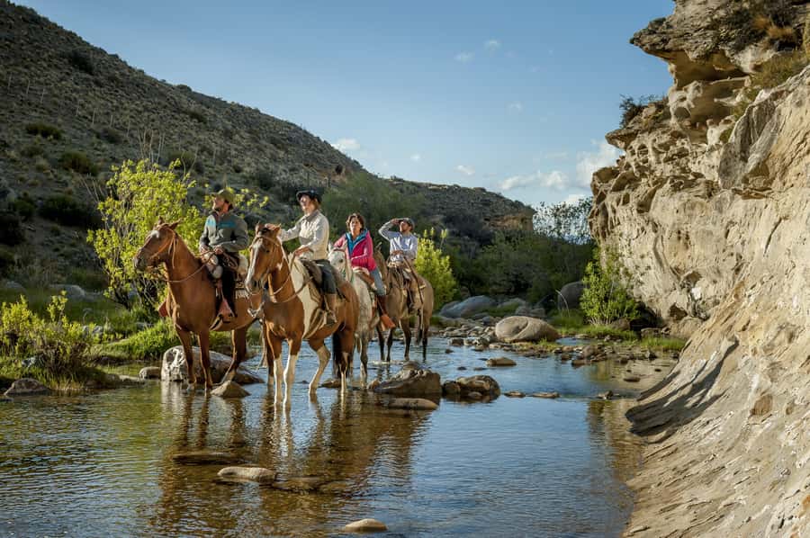 HORSEBACK RIDING EXPERIENCE - CAÑADONES & SADDLES - Riding through ravines and rising ground