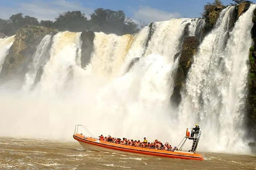 Iguazu Falls Argentinas Tour and Great Adventure Boat Tour - Who should book this Iguazu tour?