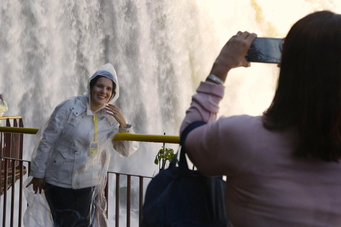 Iguazu Falls Saver Package! Both sides excursions & transfers - Adding Parque das Aves