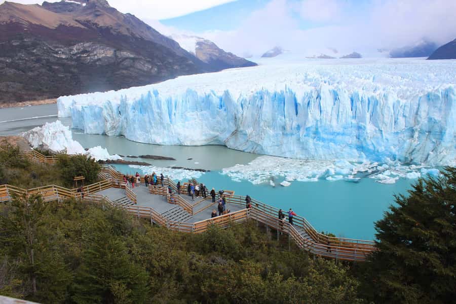 Los Glaciares National Park and Perito Moreno Glacier Tour - Curva de los Suspiros: the first glacier view