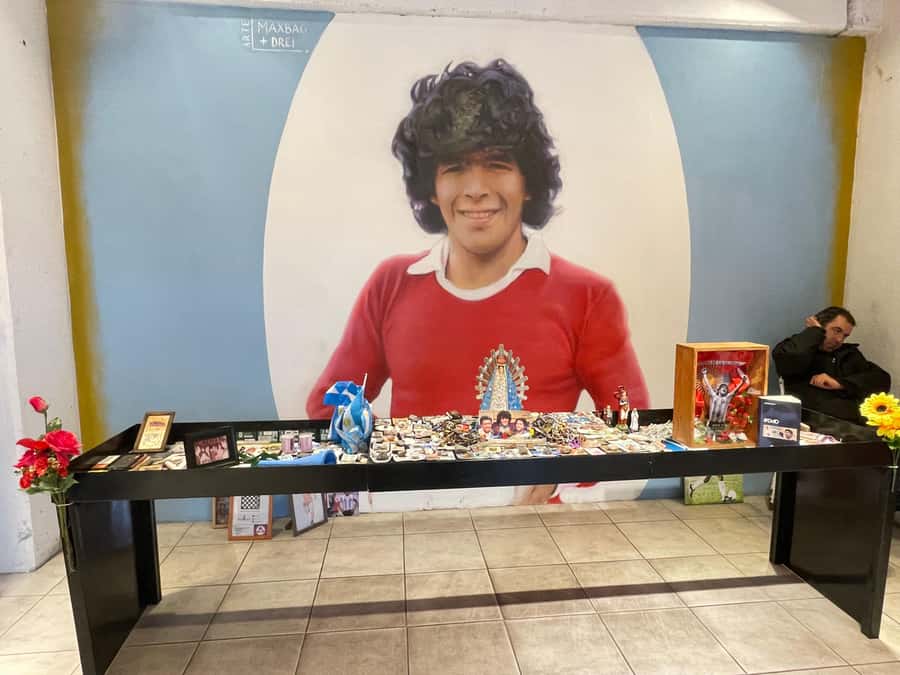 Maradona Tour: Murals, Chapel, Stadium, Museum, Casa D10S - What the guides add to the experience