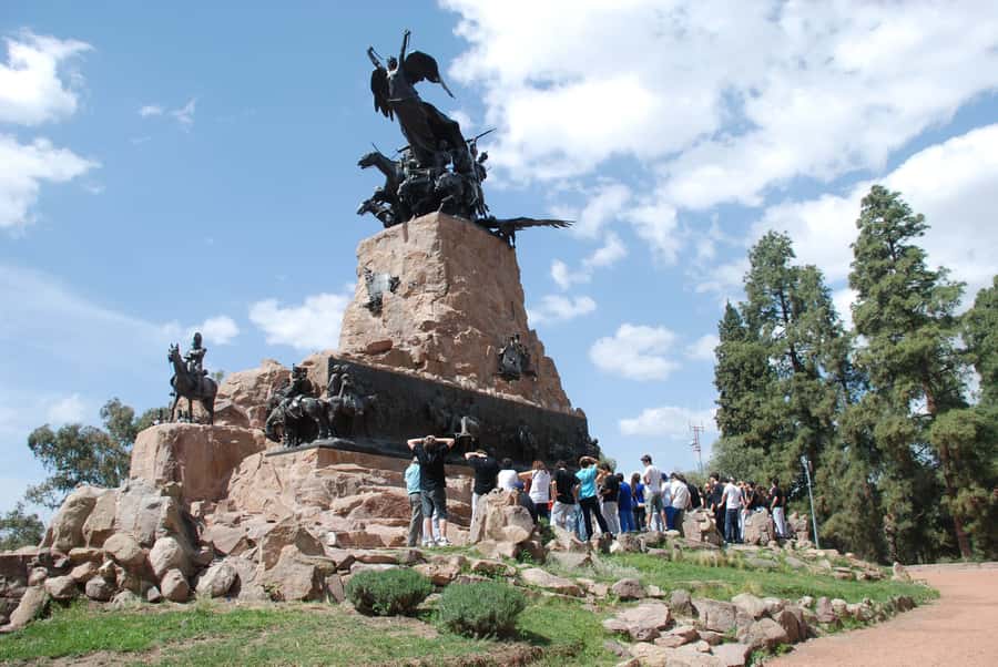 Mendoza: City tour with visit to General San Martin Park - Who will get the most from this four-hour route