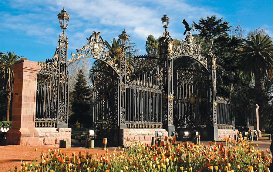 Mendoza: City tour with visit to General San Martin Park - Frank Romero Day Amphitheater and the harvest festival