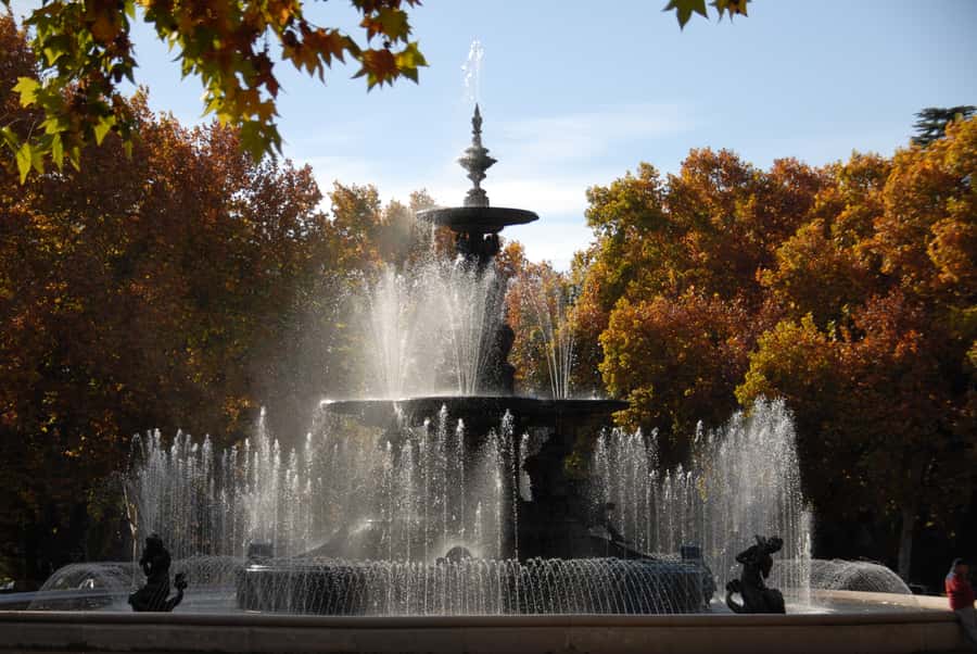 Mendoza: Half-Day Sightseeing City Tour - San Martín Park, Mendoza’s green heart