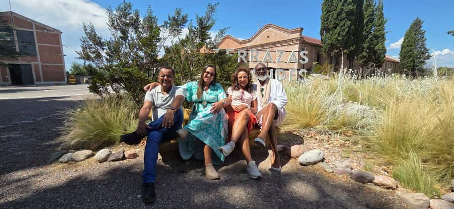 Mendoza: Top Wineries Guided Tour with Transportation - Should you book it?