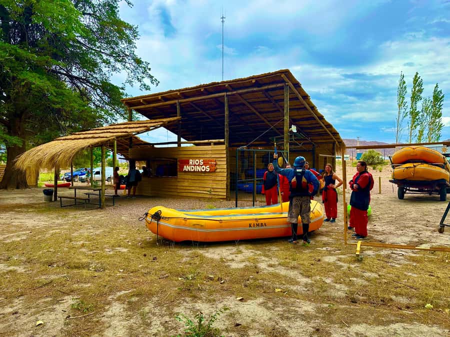 Mendoza: Trekking, Abseiling and Zipline - Crossing the Mendoza River by zip line