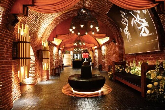 Michelangelo Dinner Executive Show with Wines and Tango - Pickup, group size, and practical comfort
