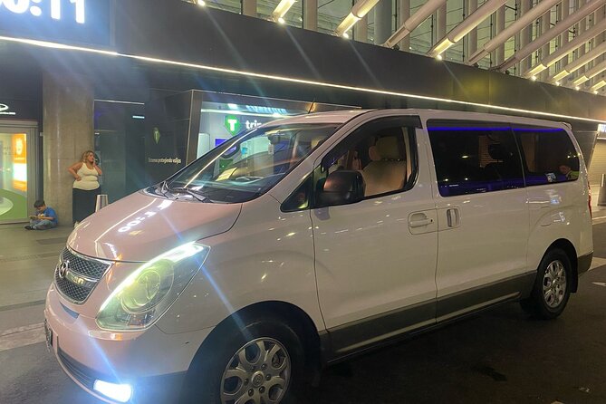 Minivan Transfer Ezeiza Aeroparque - Finding the driver at Jorge Newbery