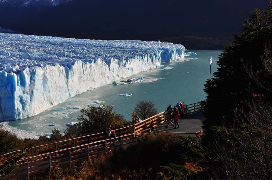 Moreno Glacier: Tour from El Calafate with tour guide, walkways, and boat ride - The 105-minute drive through Patagonia