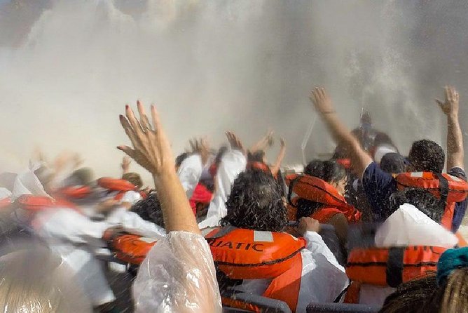 Motorboat under the waterfalls, 4x4 truck in the jungle with Argentine Falls - Key points to know before booking