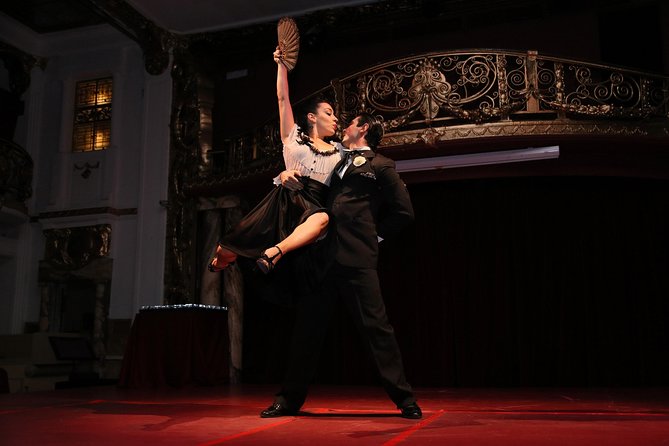 Palacio Tango: Tango Show at the Piazzolla Theater - Tango class: a pleasant extra, not the main event