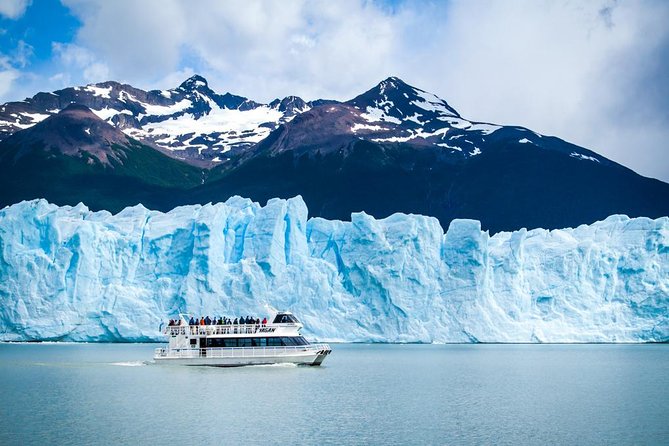 Perito Moreno Glacier Private Tour with Boat Ride - The first glimpse at Curva de los Suspiros